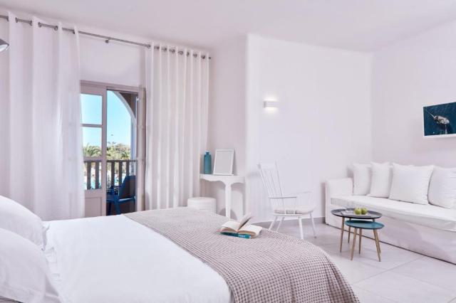 Santorini: Santo Miramare Beach Resort 4*+