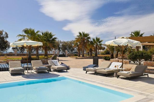 Santorini: Santo Miramare Beach Resort 4*+