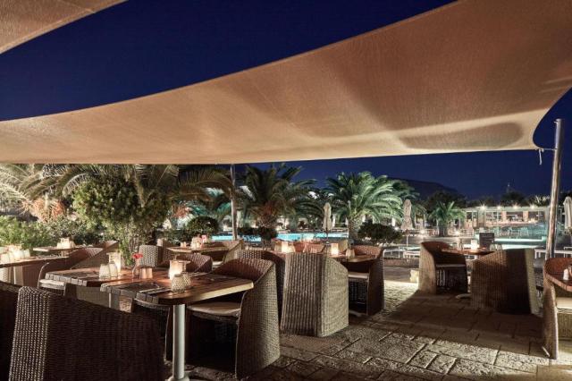 Santorini: Santo Miramare Beach Resort 4*+