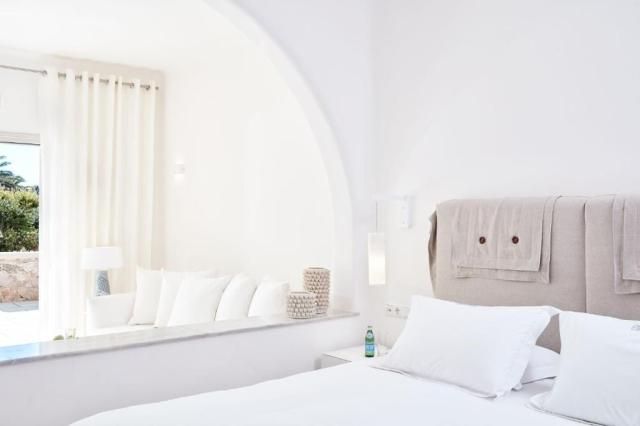 Santorini: Santo Miramare Beach Resort 4*+