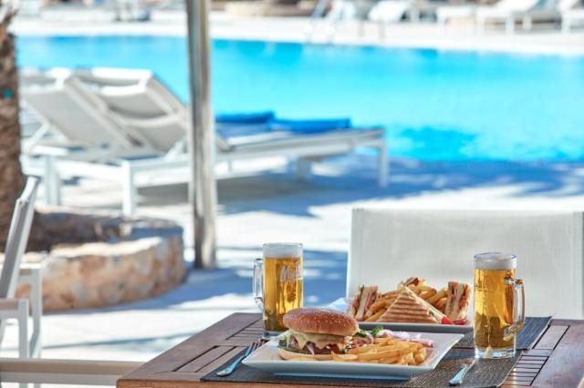 Santorini: Santo Miramare Beach Resort 4*+