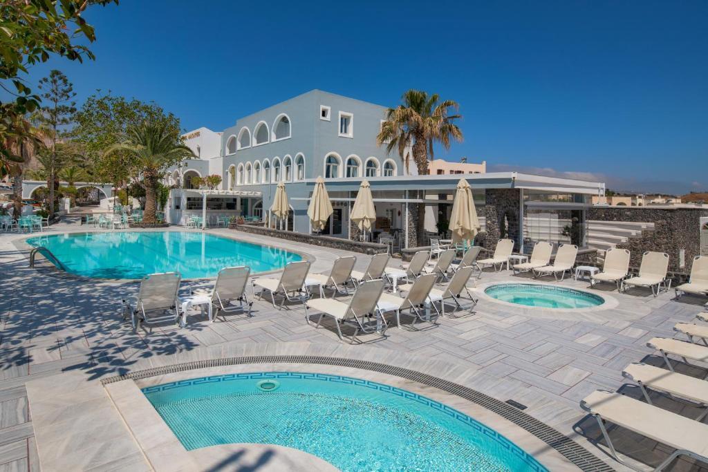Santorini: Makarios Beach Hotel 3*