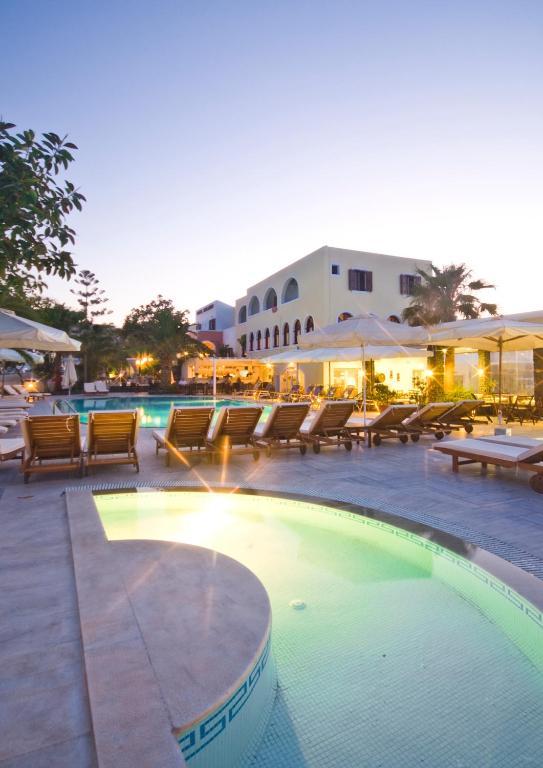 Santorini: Makarios Beach Hotel 3*