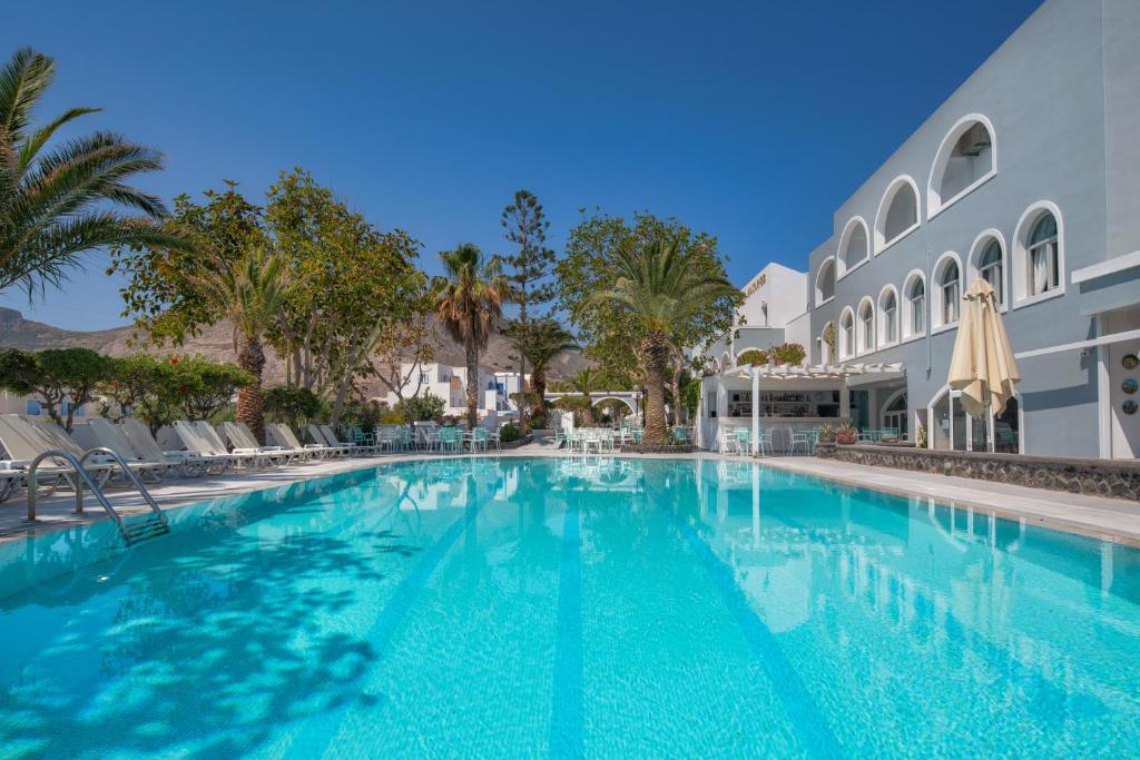 Santorini: Makarios Beach Hotel 3*