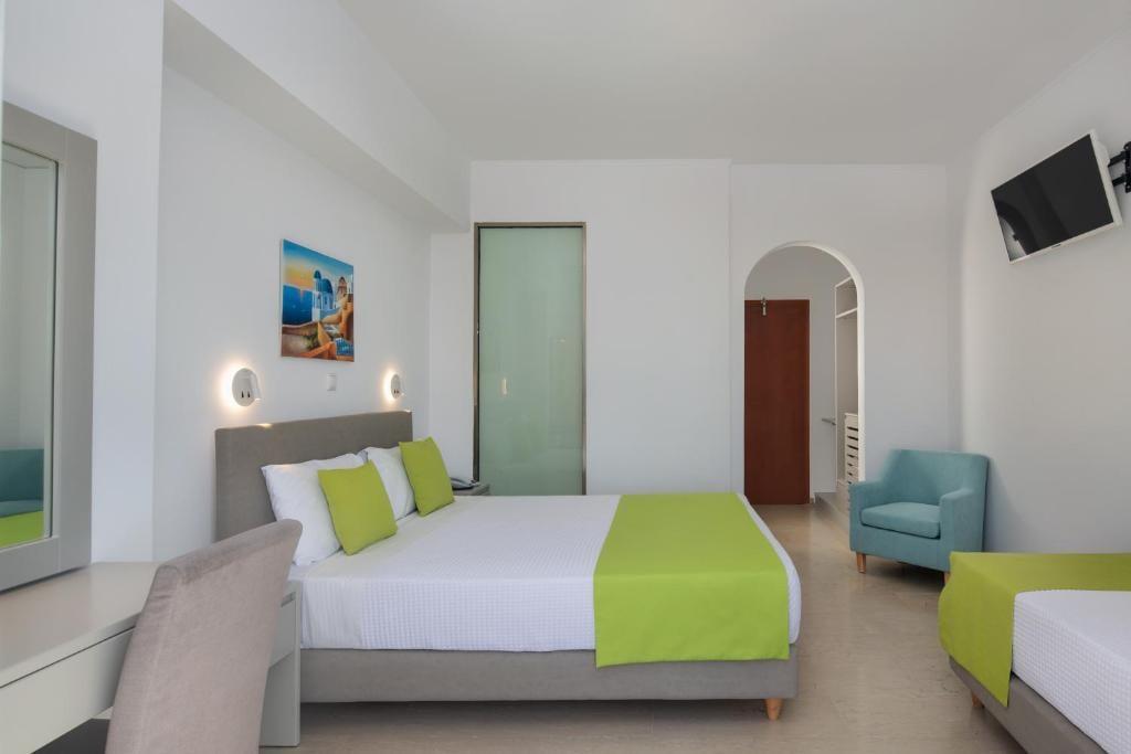 Santorini: Makarios Beach Hotel 3*