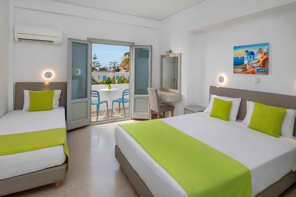 Santorini: Makarios Beach Hotel 3*