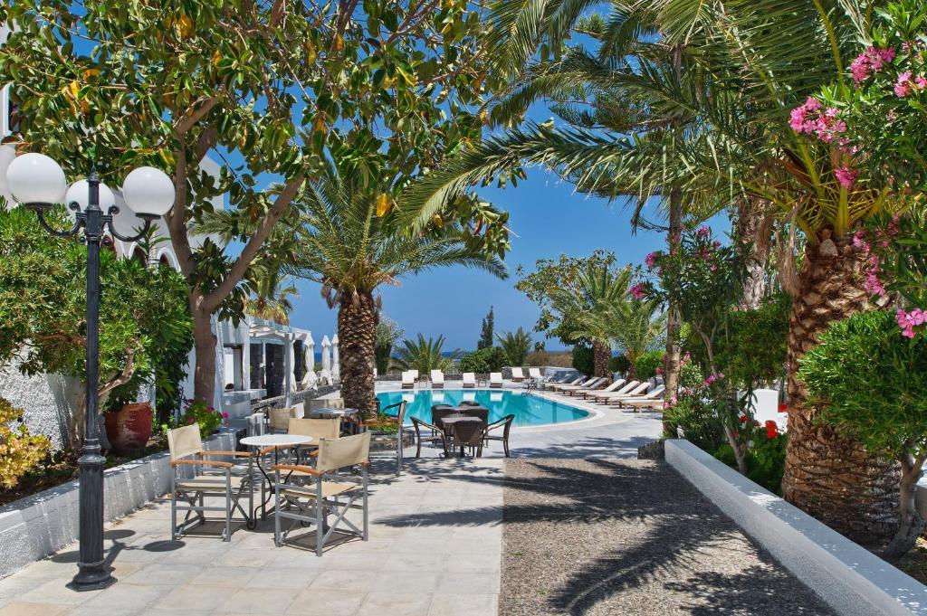 Santorini: Makarios Beach Hotel 3*