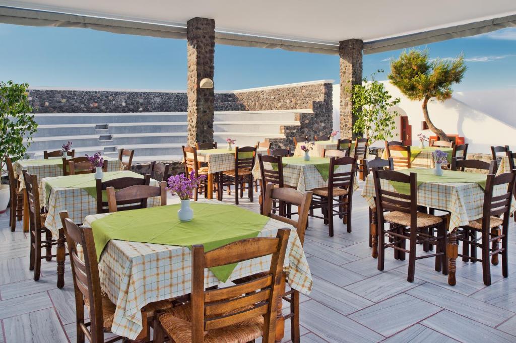 Santorini: Makarios Beach Hotel 3*