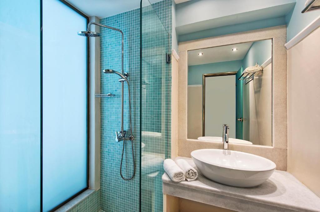 Santorini: Makarios Beach Hotel 3*