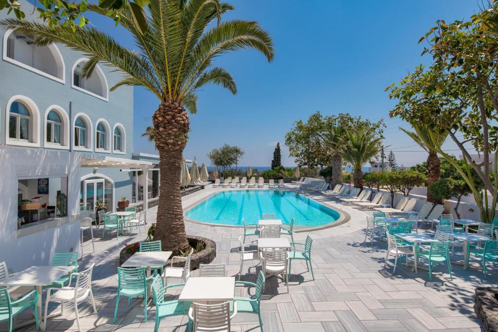 Santorini: Makarios Beach Hotel 3*