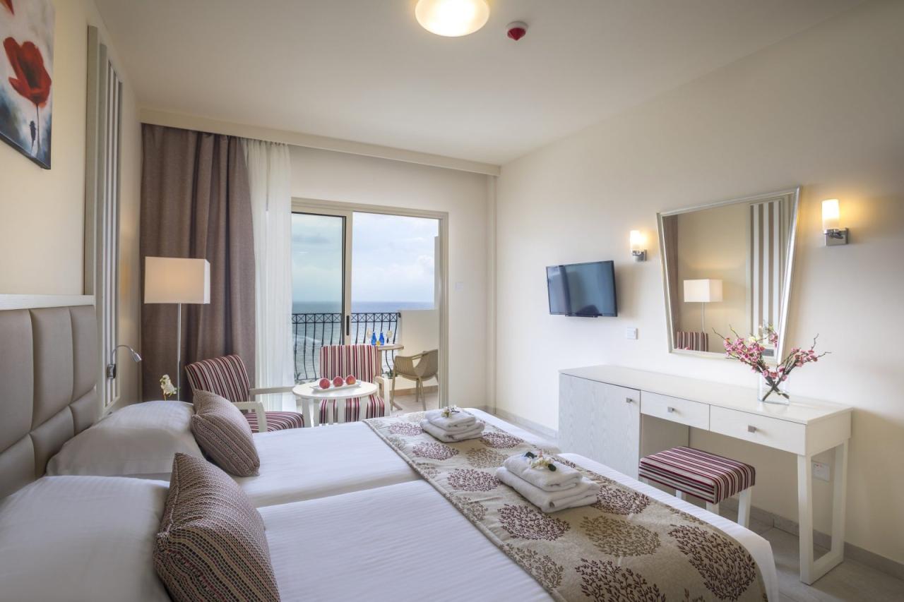 Cyprus, Paphos: Aquamare Beach Hotel & Spa 4*