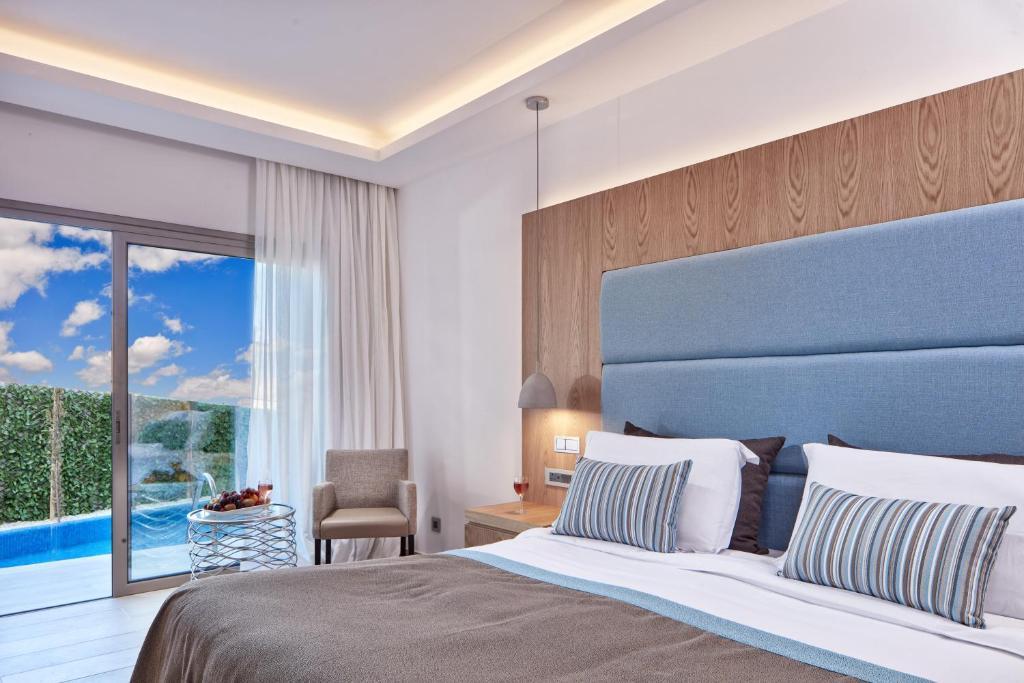 Cyprus, Paphos: Atlantica Golden Beach Hotel 4*
