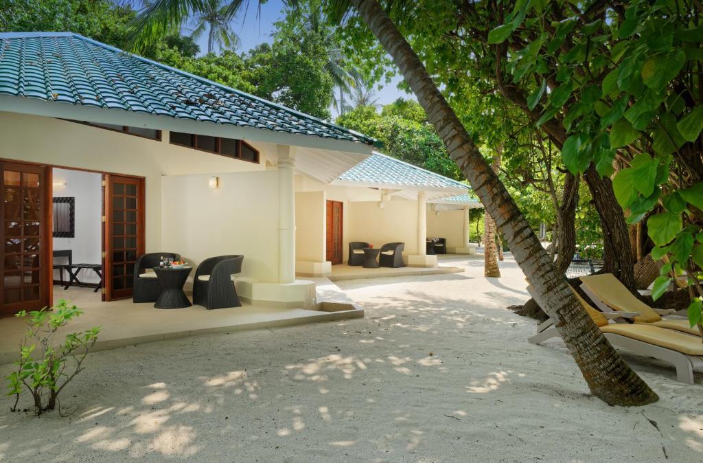Moderné Emiráty a luxusné Maldivy