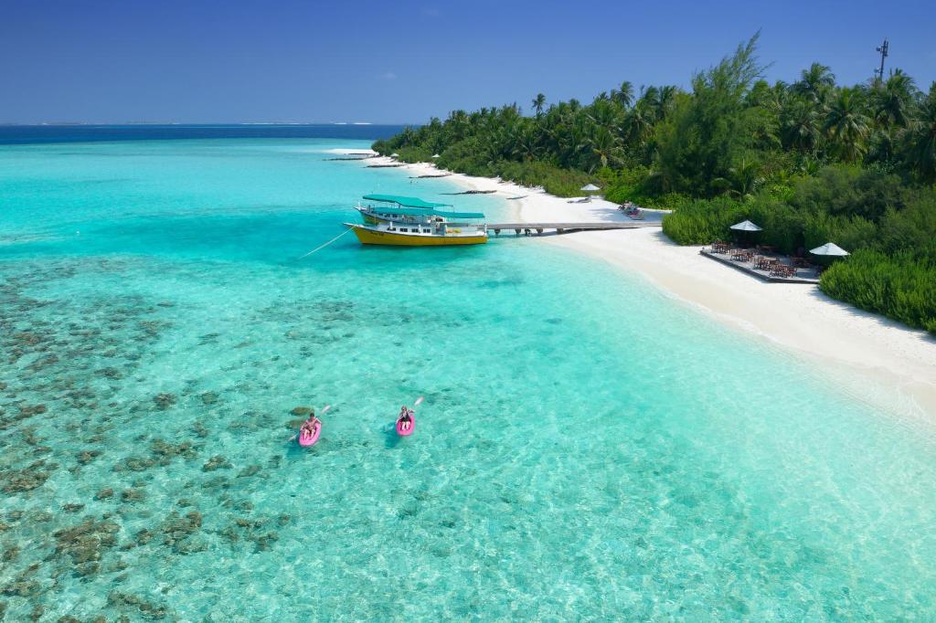 Moderné Emiráty a luxusné Maldivy