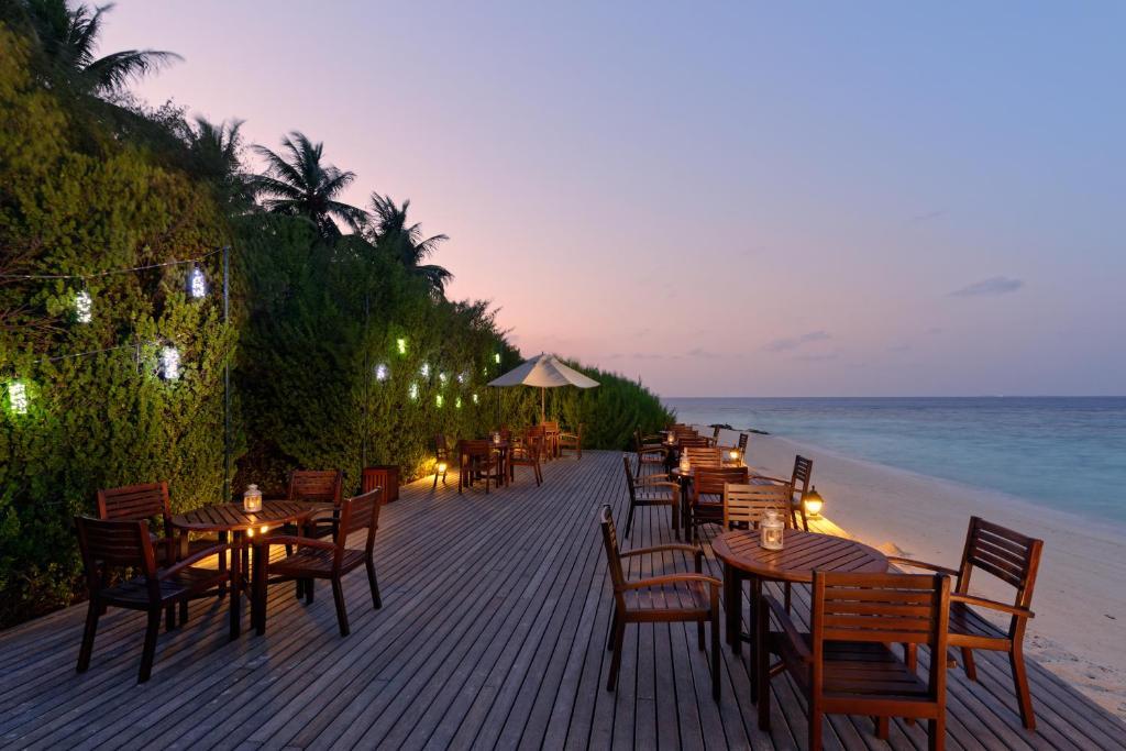 Moderné Emiráty a luxusné Maldivy
