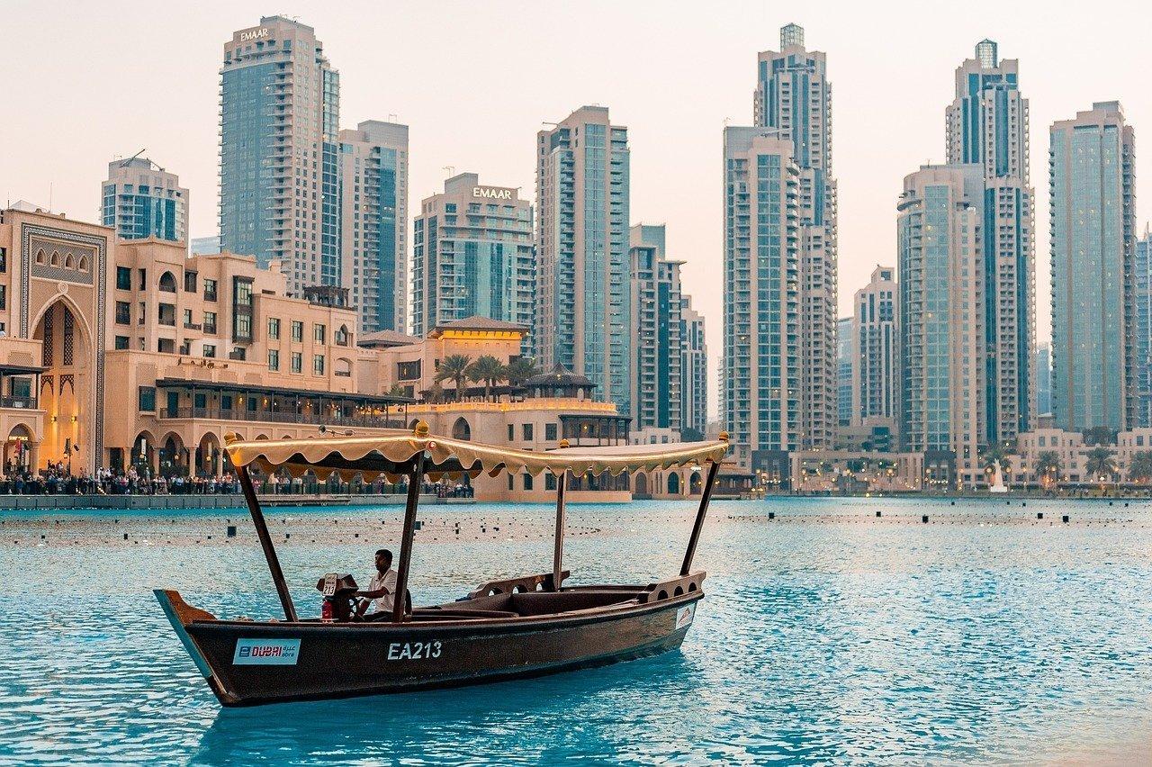 Moderné Emiráty a luxusné Maldivy
