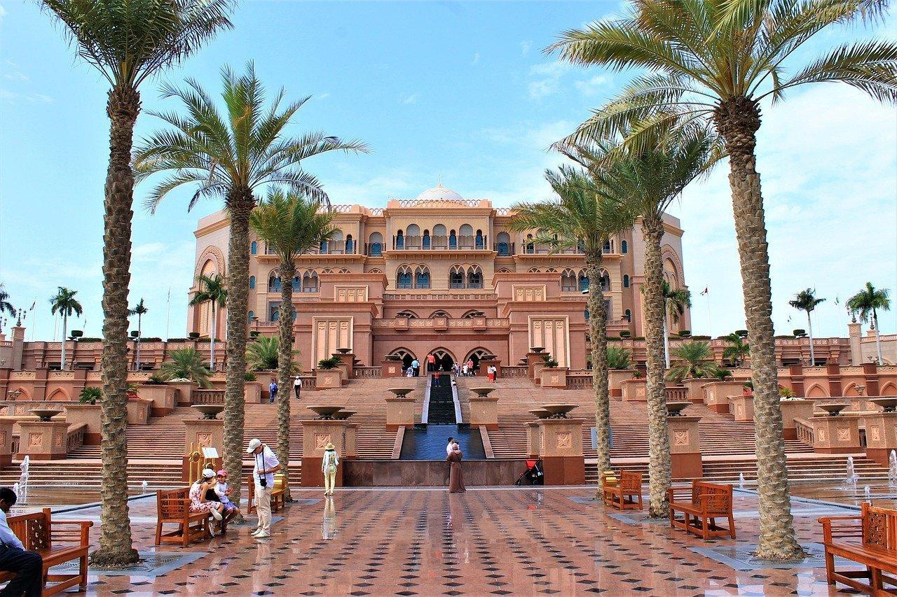 Moderné Emiráty a luxusné Maldivy