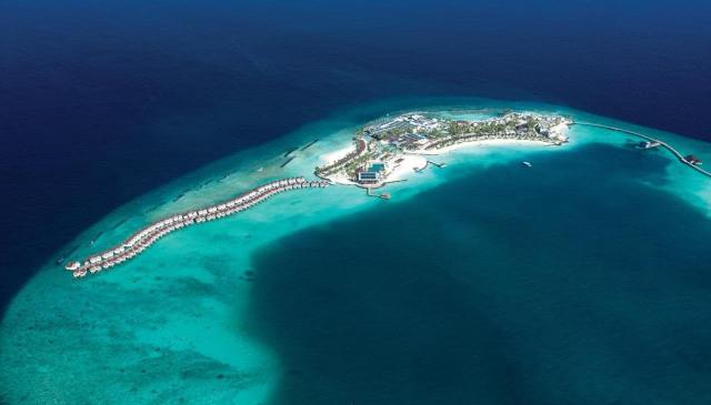 Moderné Emiráty a luxusné Maldivy