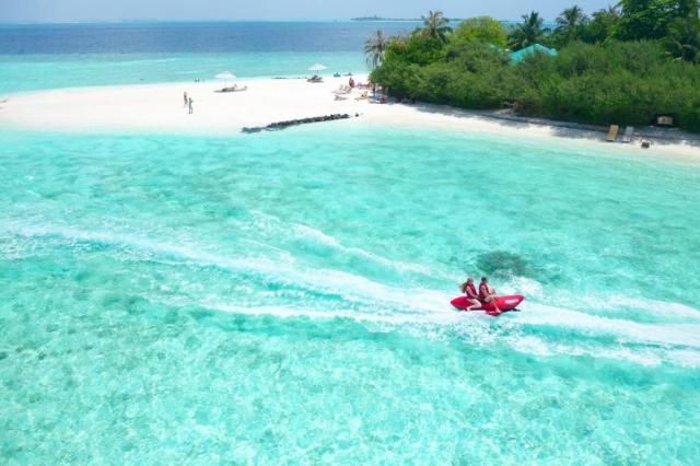 Moderné Emiráty a luxusné Maldivy