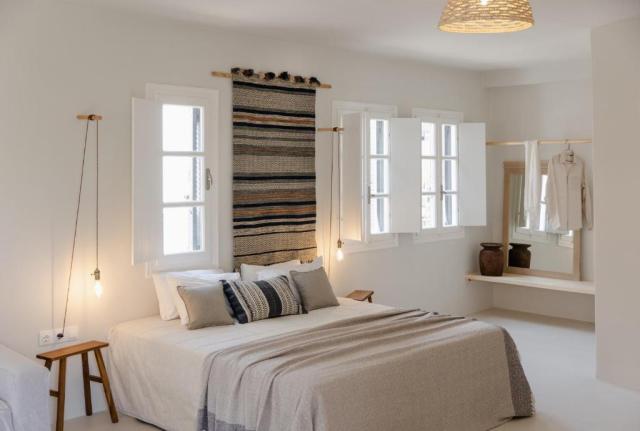 Santorini: Scorpios Beach 4*