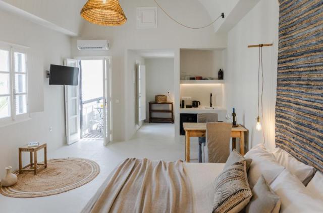 Santorini: Scorpios Beach 4*