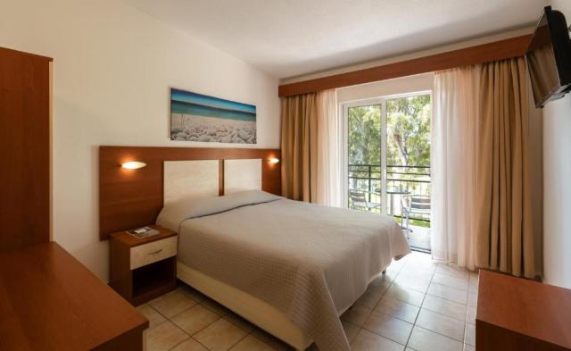 Korfu: Mitsis Messonghi Resort 4*
