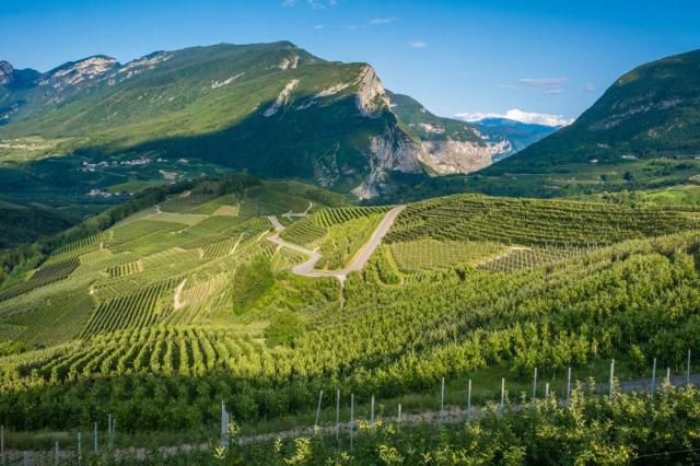 Přírodní krásy v okolí jezera Lago di Garda s koupáním