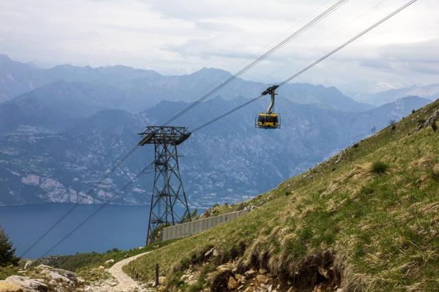 Přírodní krásy v okolí jezera Lago di Garda s koupáním