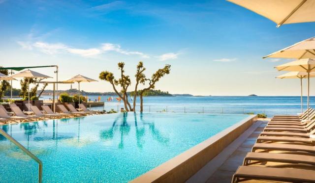 Maistra Select Amarin Resort