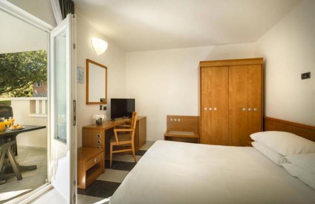 Maistra Select Amarin Resort