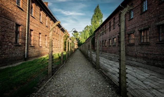 Exkurze do Osvětimi se vstupem v ceně