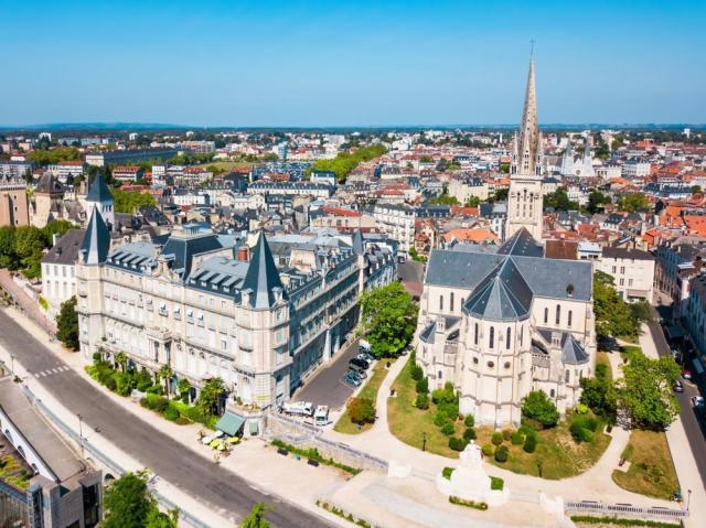 Podhůří Pyrenejí s návštěvou Andorry
