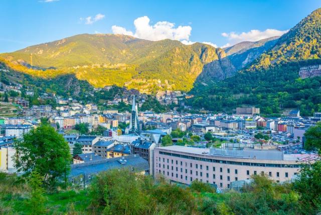 Podhůří Pyrenejí s návštěvou Andorry
