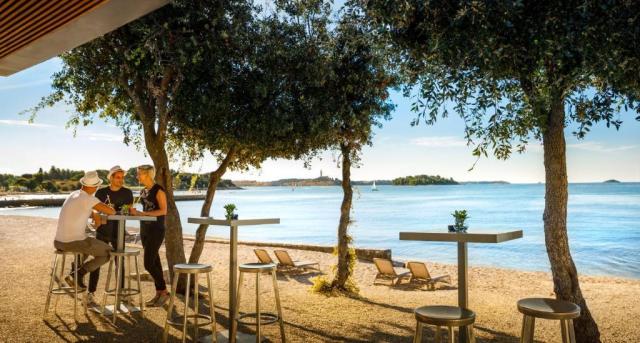 Maistra Select Amarin Resort