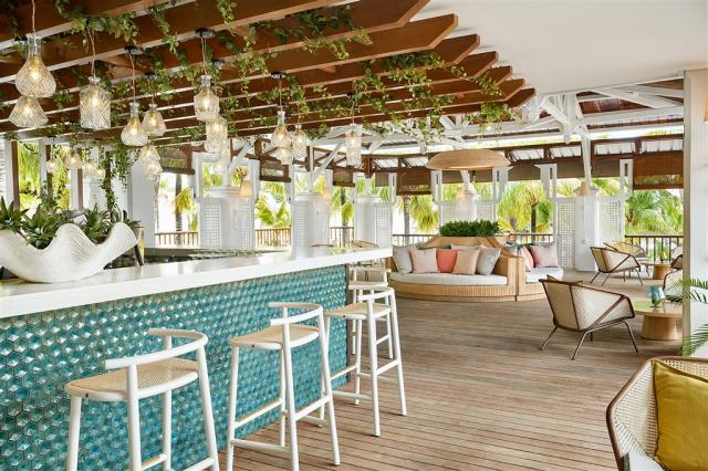 Paradise Cove bar