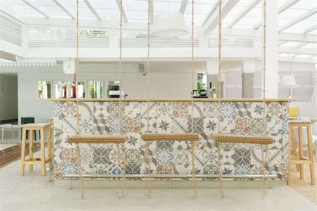 Tropical Attitude bar