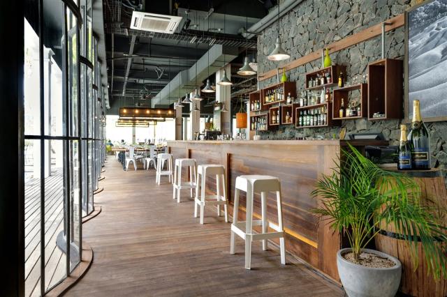 Ravenala Attitude bar