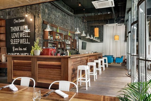 Ravenala Attitude bar
