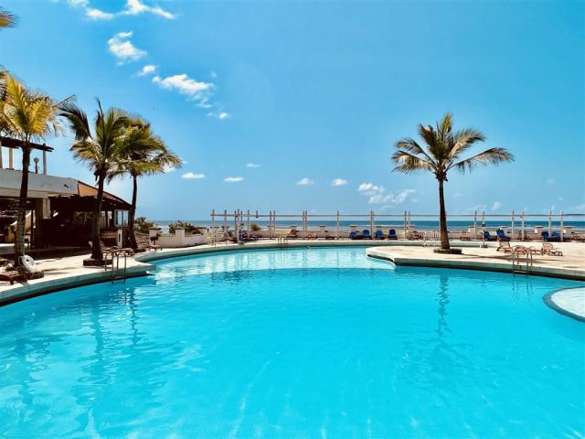 Hlavní bazén hotelu Leopard Beach Resort & Spa.