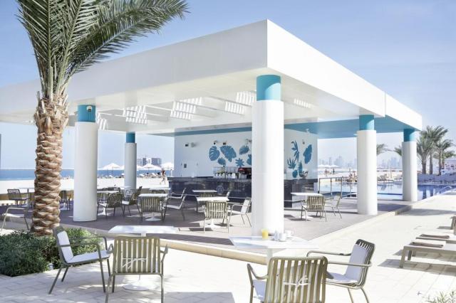 (Exteriér) - Bar u bazénu