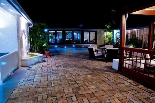 Island Inn