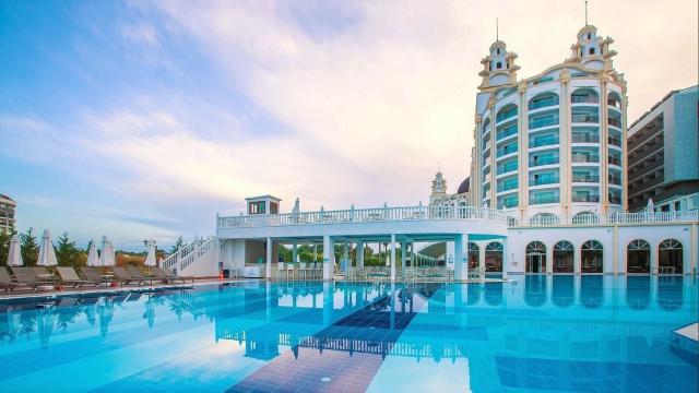 Jadore Deluxe Hotel And Spa