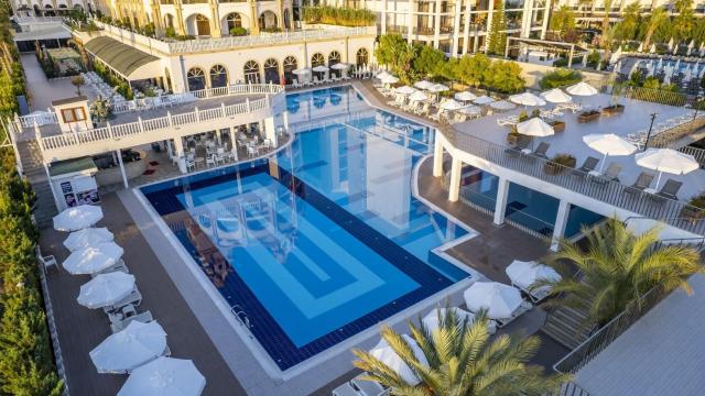 Jadore Deluxe Hotel And Spa