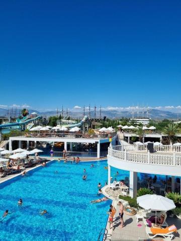 Jadore Deluxe Hotel And Spa