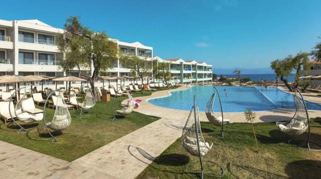 Robolla Beach Aparthotel