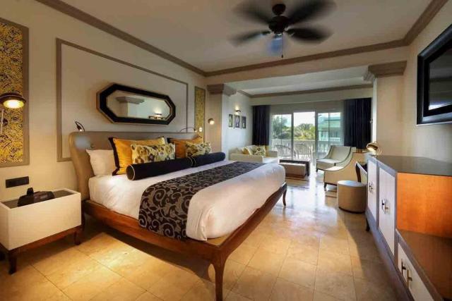 Grand Palladium Lady Hamilton Resort & Spa