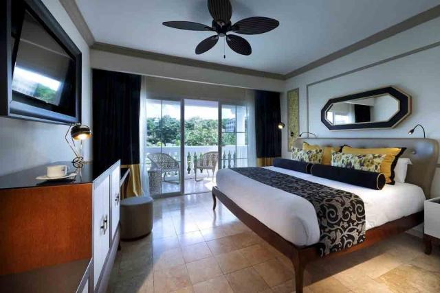 Grand Palladium Lady Hamilton Resort & Spa