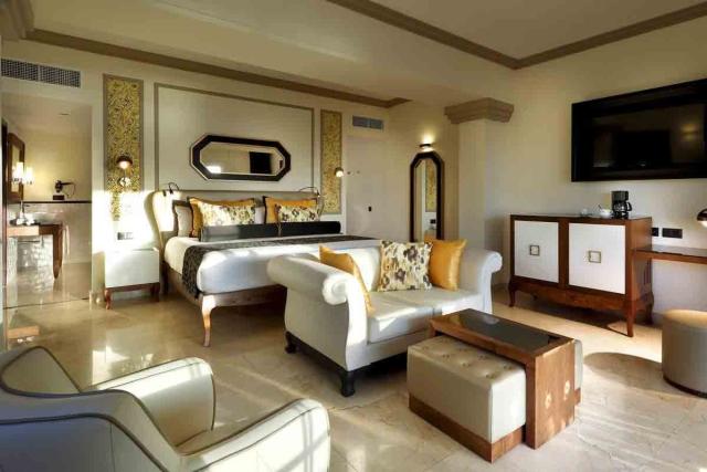 Grand Palladium Lady Hamilton Resort & Spa