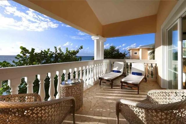 Grand Palladium Lady Hamilton Resort & Spa