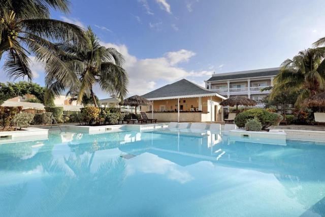 Grand Palladium Lady Hamilton Resort & Spa
